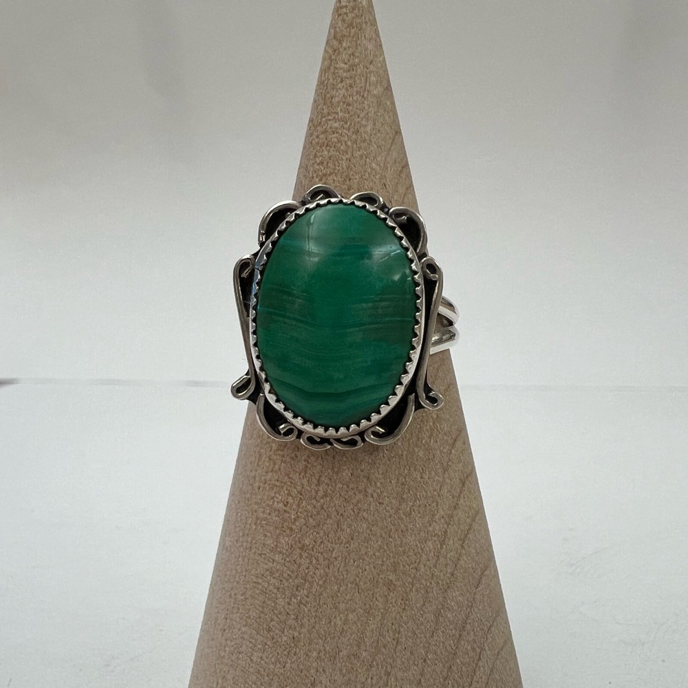 Native American design Malachite and Sterling Silver Vintage Navajo Ring sz 9.5